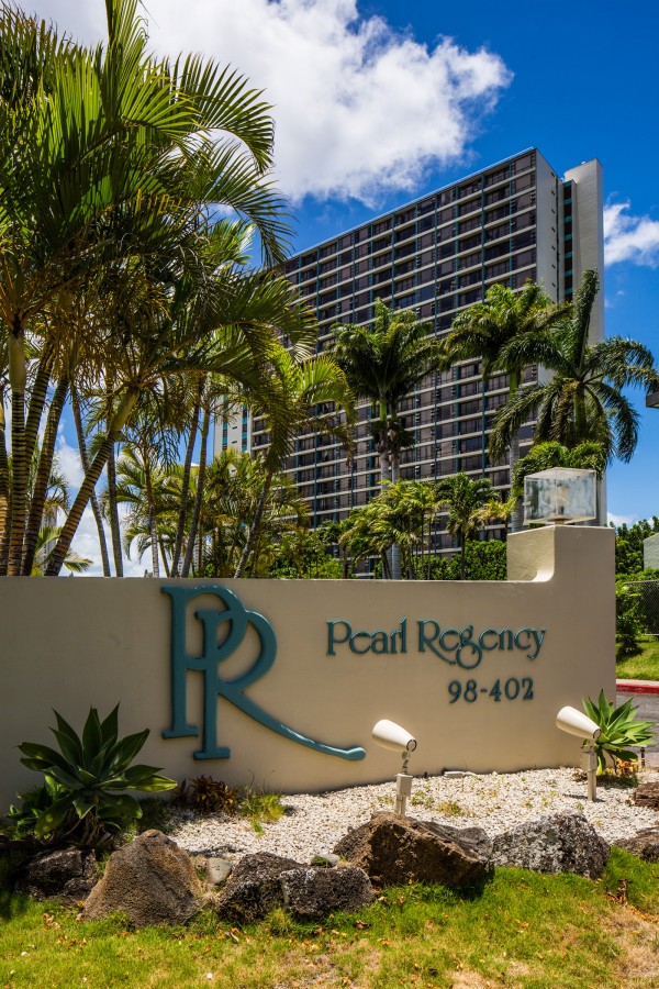 Newly Listed & Rarely Available 2 Bed Condo in Aiea’s Pearl Regency Hawaii Life